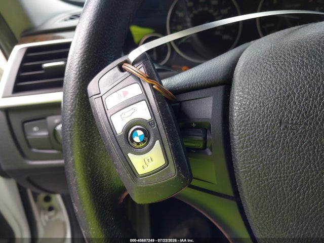 45687249 :رقم المزاد ، WBA8E5G57GNT93038 vin ، 2016 Bmw 320i Xdrive مزاد بيع