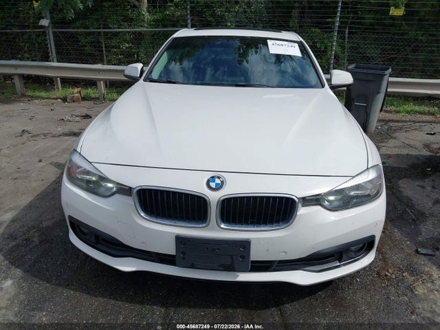 45687249 :رقم المزاد ، WBA8E5G57GNT93038 vin ، 2016 Bmw 320i Xdrive مزاد بيع