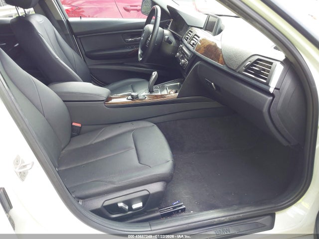 45687249 :رقم المزاد ، WBA8E5G57GNT93038 vin ، 2016 Bmw 320i Xdrive مزاد بيع