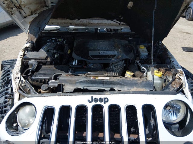 1C4BJWEG2EL219532 Jeep Wrangler Unlimited Polar Edition