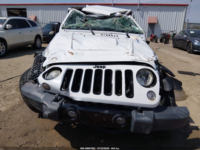 1C4BJWEG2EL219532 Jeep Wrangler Unlimited Polar Edition