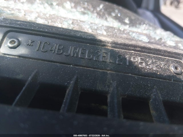 1C4BJWEG2EL219532 Jeep Wrangler Unlimited Polar Edition