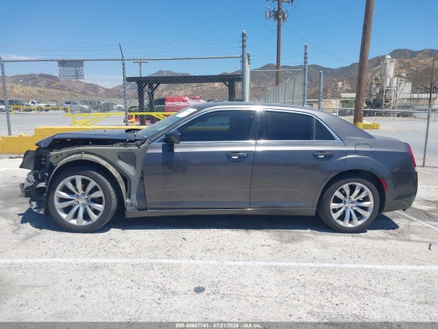 Chrysler 300 Anniversary Edition 2016 2C3CCAAG1GH351242 Image 15
