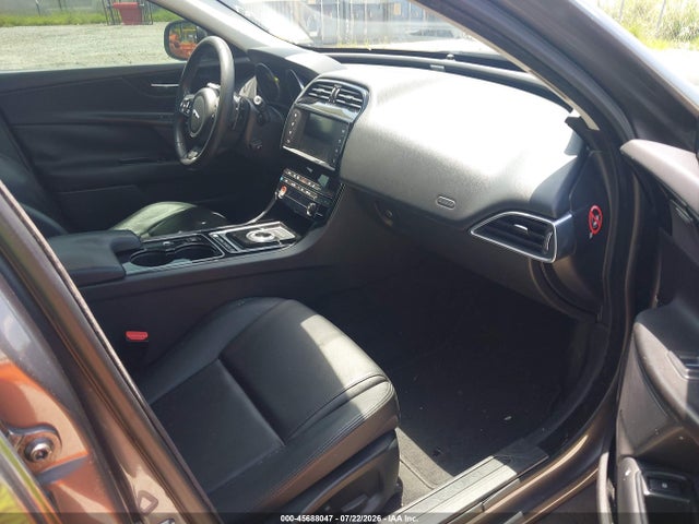 45688047 :رقم المزاد ، SAJAD4BG1HA947520 vin ، 2017 Jaguar Xe 25t Premium مزاد بيع