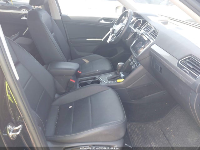 3VV3B7AXXLM033070 Volkswagen Tiguan 2.0t Se/2.0t Se R-line Black/2.0t Sel