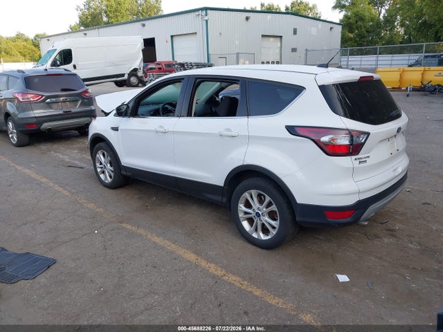 45688226 :رقم المزاد ، 1FMCU0GD3HUB03827 vin ، 2017 Ford Escape Se مزاد بيع