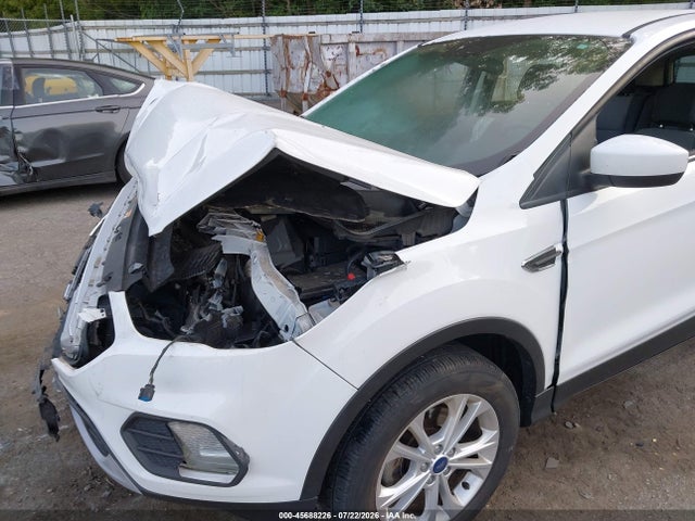 45688226 :رقم المزاد ، 1FMCU0GD3HUB03827 vin ، 2017 Ford Escape Se مزاد بيع