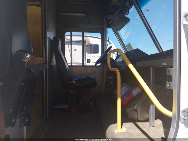 Ford F-59 Commercial Stripped 2014 1F66F5KY0E0A07596 Image 7