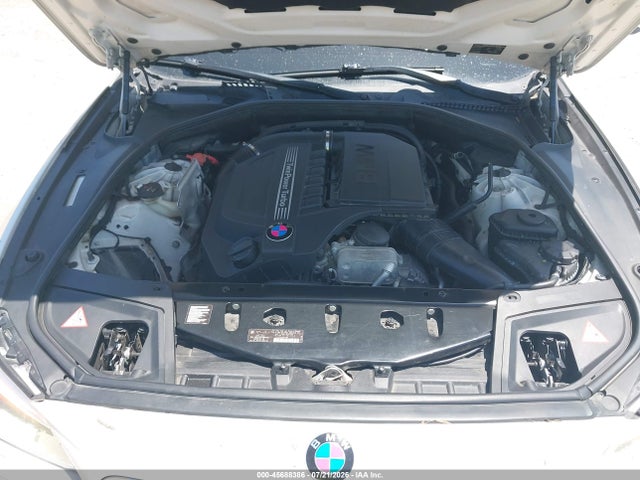 BMW 535i Xdrive 2014 WBA5B3C50ED535173 Image 10
