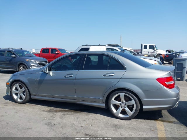 Продажа на аукционе авто 2014 Mercedes-benz C 350 Sport, vin: WDDGF5HB2ER310384, номер лота: 45688524