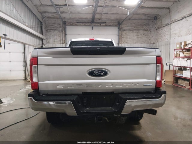 1FTBF2B69JEC84074 Ford F-250 Xl