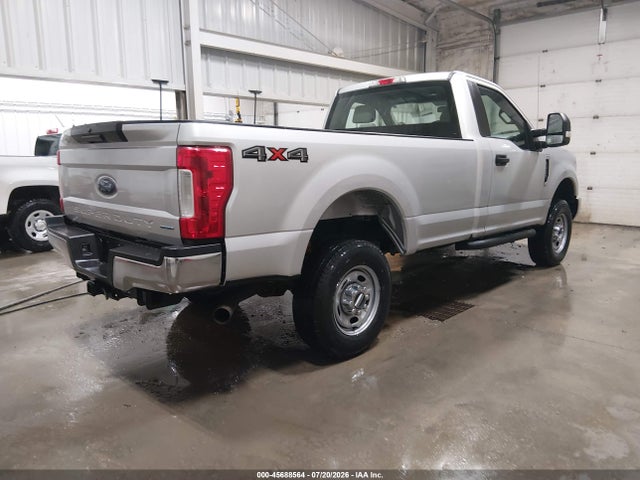 1FTBF2B69JEC84074 Ford F-250 Xl