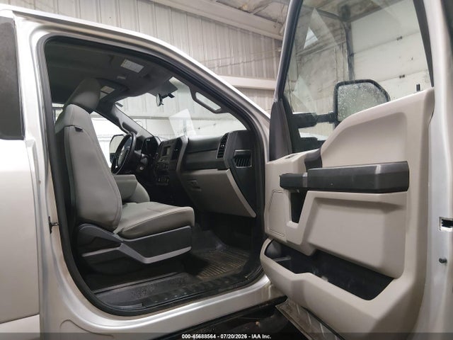 1FTBF2B69JEC84074 Ford F-250 Xl