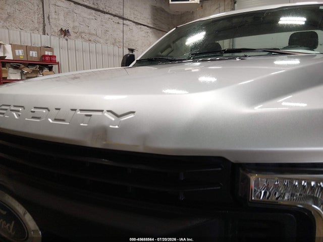 1FTBF2B69JEC84074 Ford F-250 Xl
