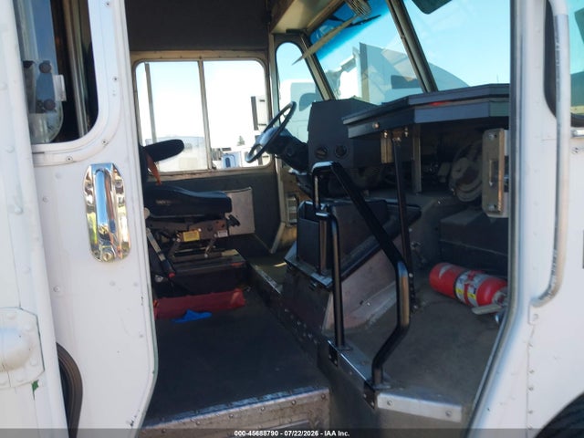 Ford F-59 Commercial Stripped 2016 1F65F5KY4G0A00424 Image 12