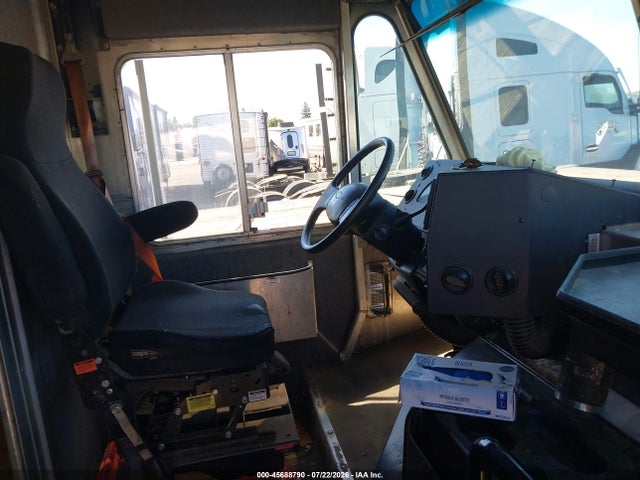 Ford F-59 Commercial Stripped 2016 1F65F5KY4G0A00424 Image 6