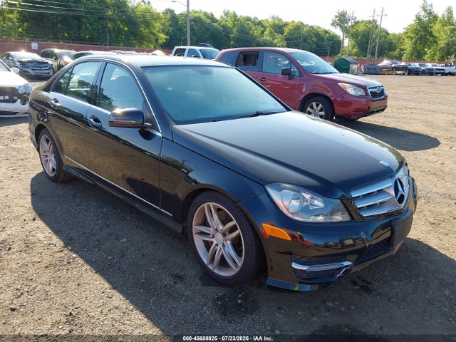 45688825 :رقم المزاد ، WDDGF8AB0DR284393 vin ، 2013 Mercedes-benz C 300 Sport 4matic مزاد بيع