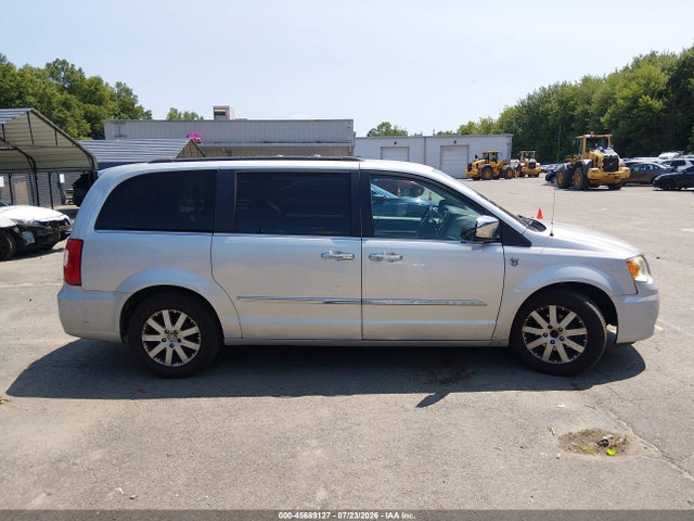 2011 Chrysler Town & Country Touring-l მანქანა იყიდება აუქციონზე, vin: 2A4RR8DG4BR781482, აუქციონის ნომერი: 45689127