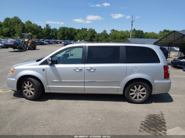 2011 Chrysler Town & Country Touring-l მანქანა იყიდება აუქციონზე, vin: 2A4RR8DG4BR781482, აუქციონის ნომერი: 45689127