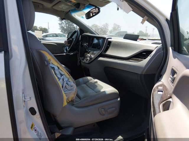 Toyota Sienna Xle 8 Passenger 2017 5TDYZ3DC3HS863169 Image 5