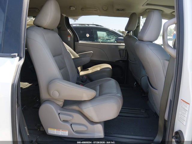 Toyota Sienna Xle 8 Passenger 2017 5TDYZ3DC3HS863169 Image 8