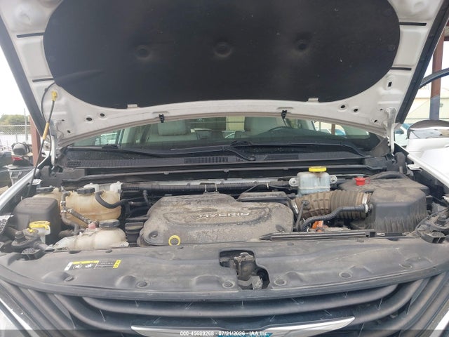 Chrysler Pacifica Hybrid Limited 2018 2C4RC1N72JR183404 Image 10