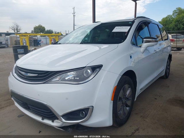 Chrysler Pacifica Hybrid Limited 2018 2C4RC1N72JR183404 Image 2