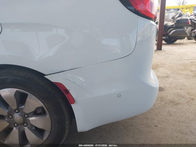 Chrysler Pacifica Hybrid Limited 2018 2C4RC1N72JR183404 Image 6