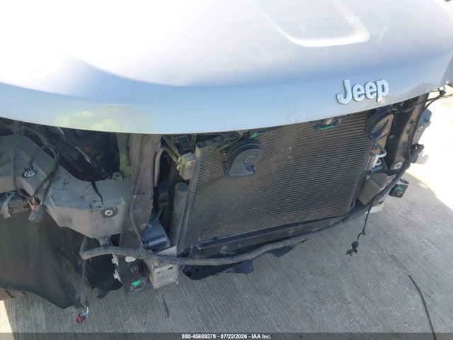 1C4RJEAGXJC168421 Jeep Grand Cherokee Laredo 4x2