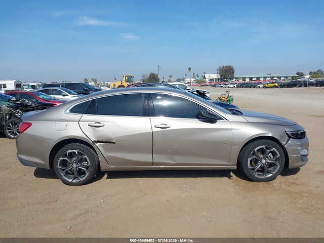1G1ZD5ST0NF160828 Chevrolet Malibu Fwd Lt