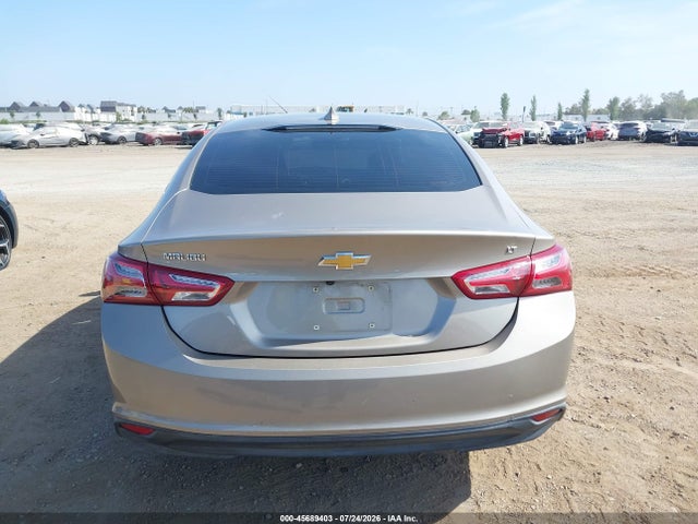 1G1ZD5ST0NF160828 Chevrolet Malibu Fwd Lt