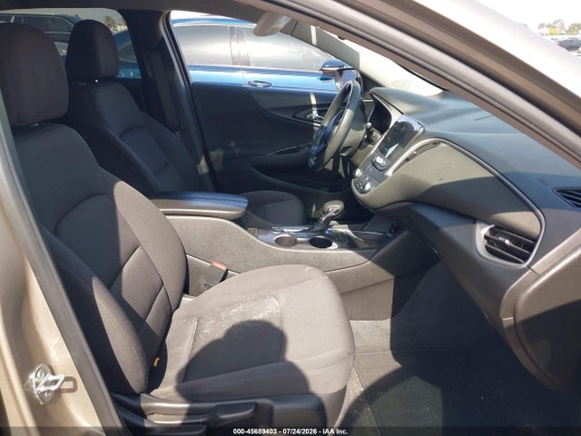 1G1ZD5ST0NF160828 Chevrolet Malibu Fwd Lt