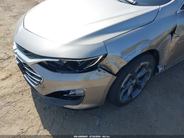 1G1ZD5ST0NF160828 Chevrolet Malibu Fwd Lt