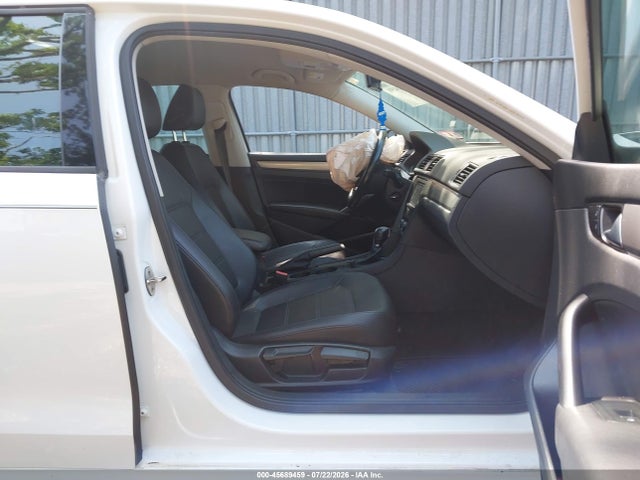 2015 Volkswagen Passat 1.8t Wolfsburg Edition მანქანა იყიდება აუქციონზე, vin: 1VWAT7A39FC059940, აუქციონის ნომერი: 45689459
