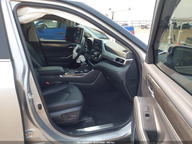 Toyota Highlander Platinum 2023 5TDKDRBH5PS035371 Image 5
