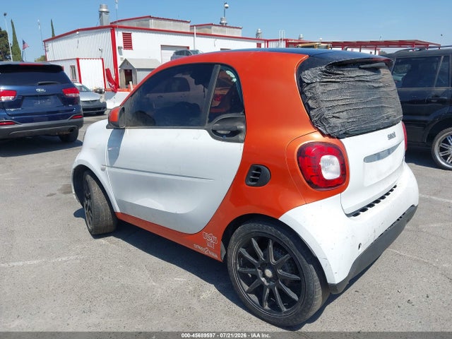 2016 Smart Fortwo Passion მანქანა იყიდება აუქციონზე, vin: WMEFJ5DA5GK053462, აუქციონის ნომერი: 45689597