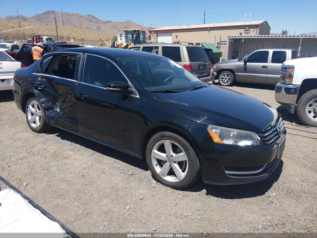 Volkswagen Passat 1.8t Wolfsburg Edition 2014 1VWAT7A39EC023115 головне зображення