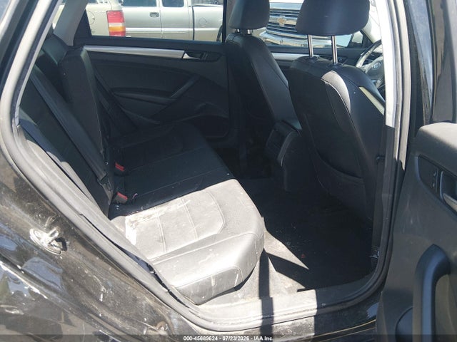 1VWAT7A39EC023115 Volkswagen Passat 1.8t Wolfsburg Edition