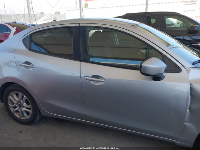 3MYDLBYV9JY325856 Toyota YARIS IA