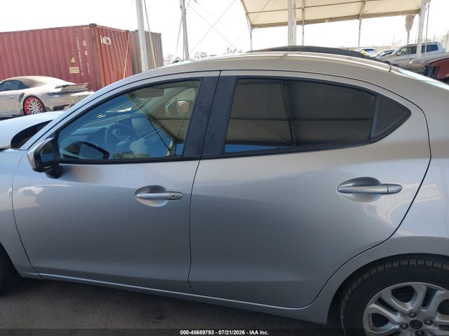 3MYDLBYV9JY325856 Toyota YARIS IA