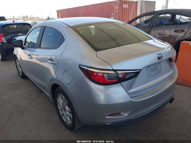 3MYDLBYV9JY325856 Toyota YARIS IA
