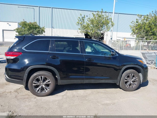Toyota Highlander Le Plus 2019 5TDBZRFH1KS742780 Image 13