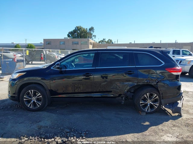 Toyota Highlander Le Plus 2019 5TDBZRFH1KS742780 Image 14