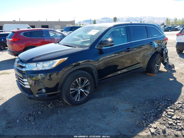Toyota Highlander Le Plus 2019 5TDBZRFH1KS742780 Image 2