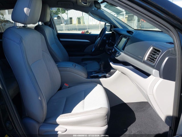 Toyota Highlander Le Plus 2019 5TDBZRFH1KS742780 Image 5