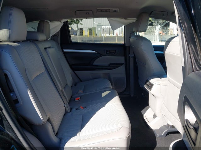 Toyota Highlander Le Plus 2019 5TDBZRFH1KS742780 Image 8