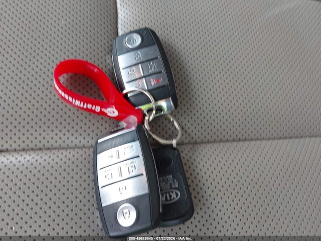 45689845 :رقم المزاد ، KNDME5C12H6272000 vin ، 2017 Kia Sedona Sx Luxury مزاد بيع