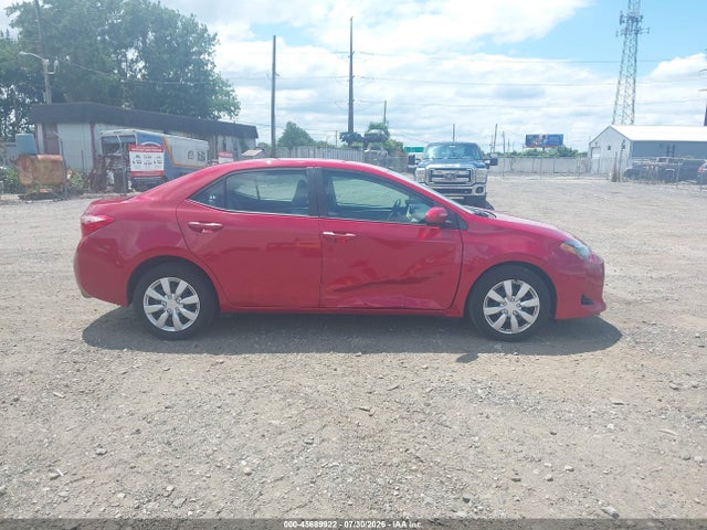 45689922 :رقم المزاد ، 2T1BURHEXJC064636 vin ، 2018 Toyota Corolla Le مزاد بيع