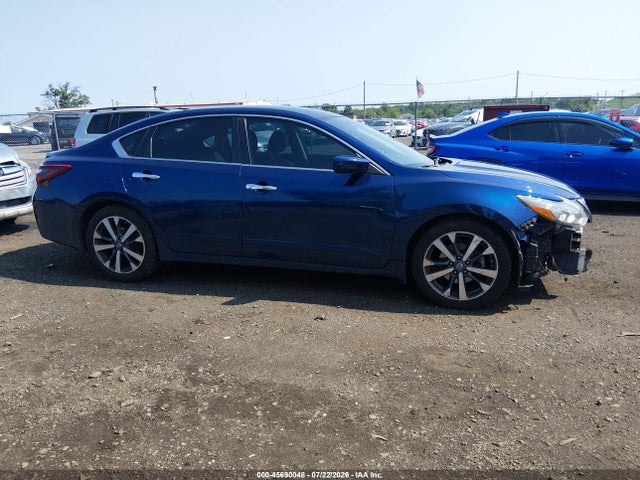 2017 Nissan Altima 2.5 Sr მანქანა იყიდება აუქციონზე, vin: 1N4AL3AP5HC493120, აუქციონის ნომერი: 45690048