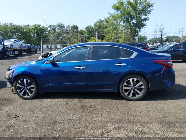2017 Nissan Altima 2.5 Sr მანქანა იყიდება აუქციონზე, vin: 1N4AL3AP5HC493120, აუქციონის ნომერი: 45690048